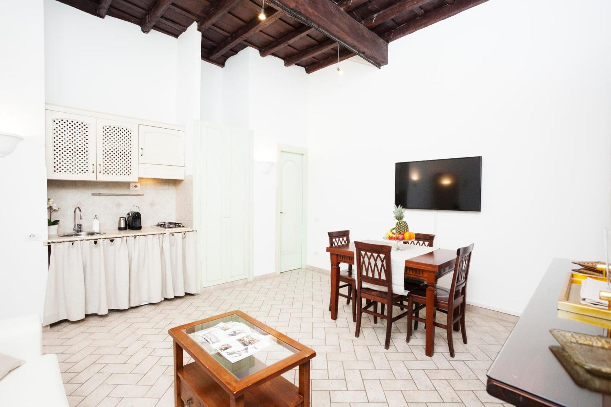Tritone 91 Apartments, Rome